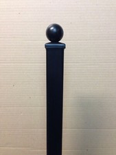 METAL FENCE POST WITH BASE