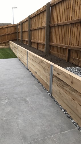 Sleeper retainer wall - sleeper, posts
